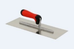 Curved finishing trowel